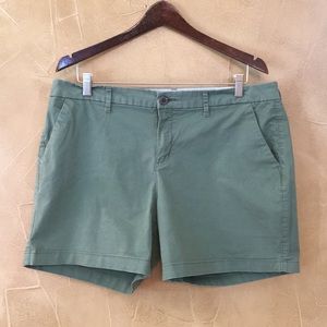 Old Navy Everyday Shorts SZ 14